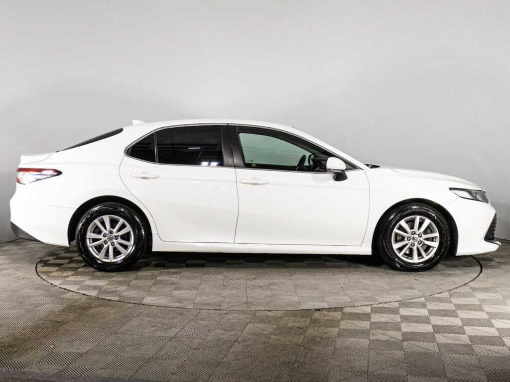 Toyota Camry 2018 года с пробегом. Фото: #3