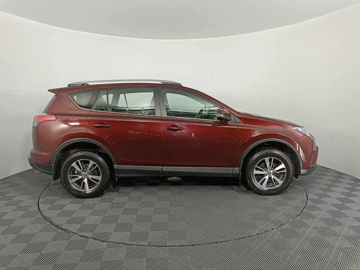 Toyota RAV4 2018 года с пробегом. Фото: #3