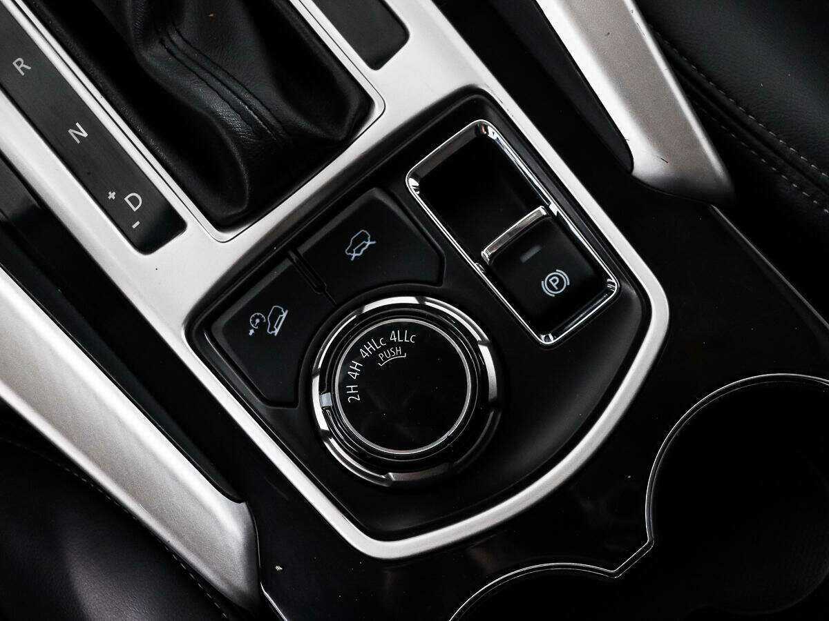 Mitsubishi Pajero Sport 2016 года с пробегом. Фото: #9