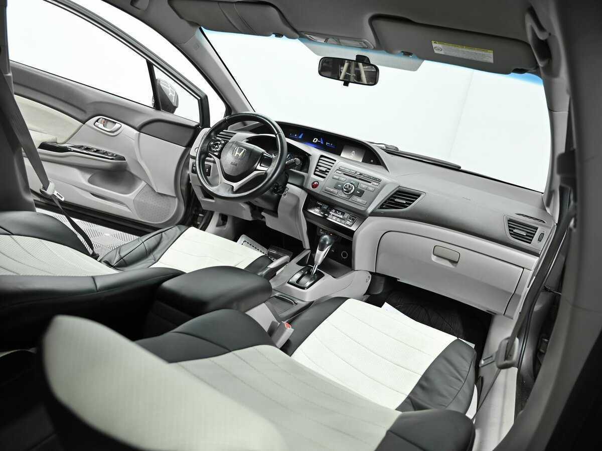Honda Civic 2012 года с пробегом. Фото: #5