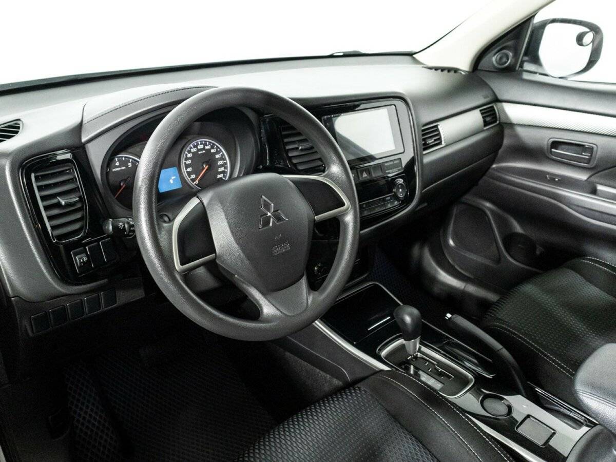 Mitsubishi Outlander 2017 года с пробегом. Фото: #10