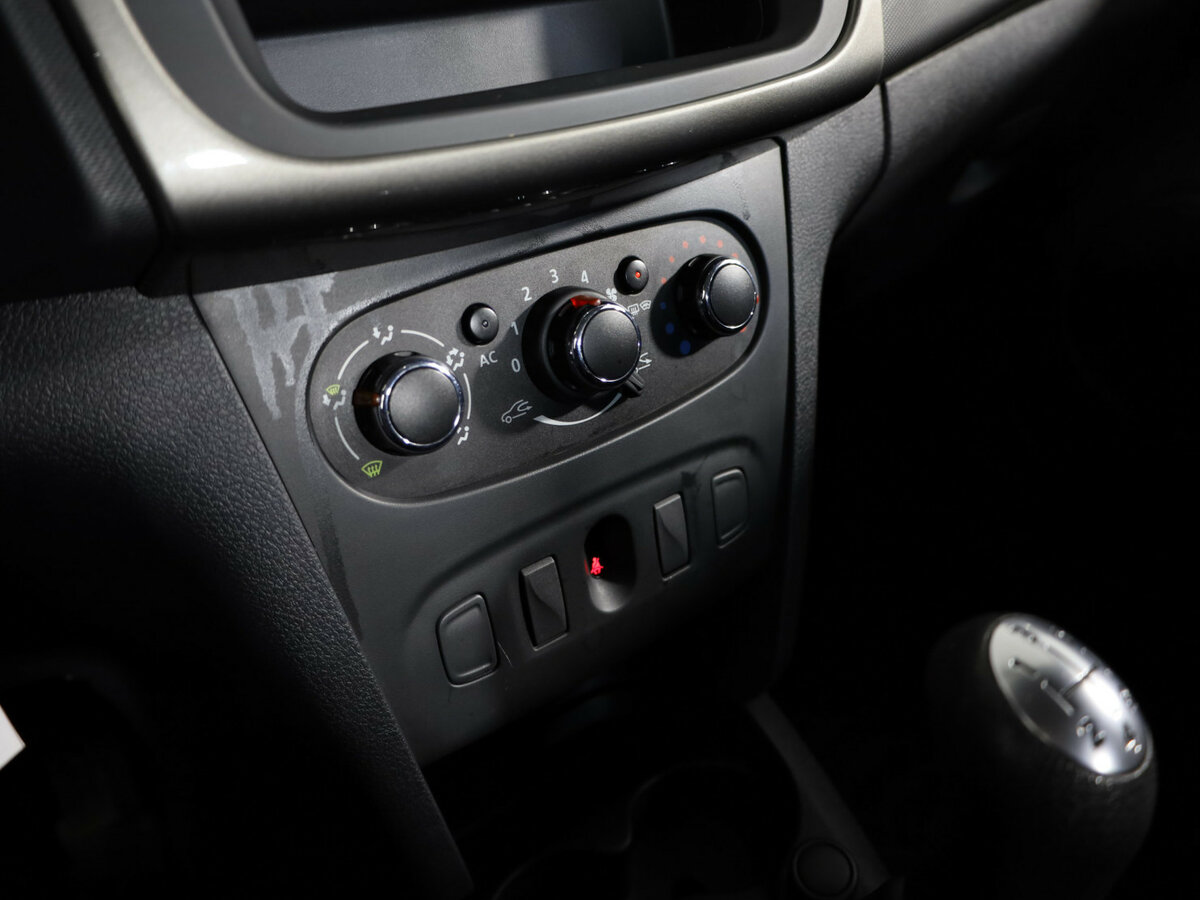 Renault Logan 2015 года с пробегом. Фото: #16