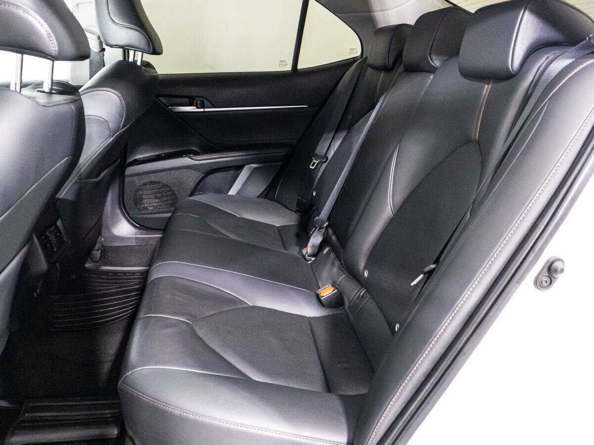 Toyota Camry 2019 года с пробегом. Фото: #9