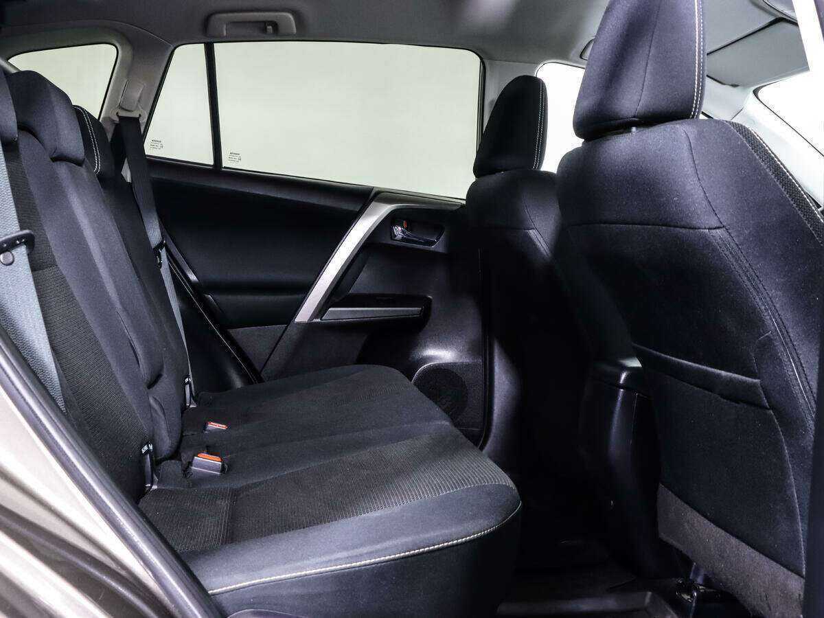 Toyota RAV4 2017 года с пробегом. Фото: #14