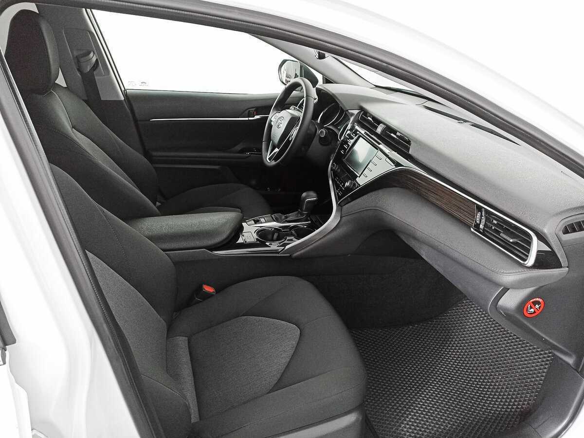 Toyota Camry 2019 года с пробегом. Фото: #7