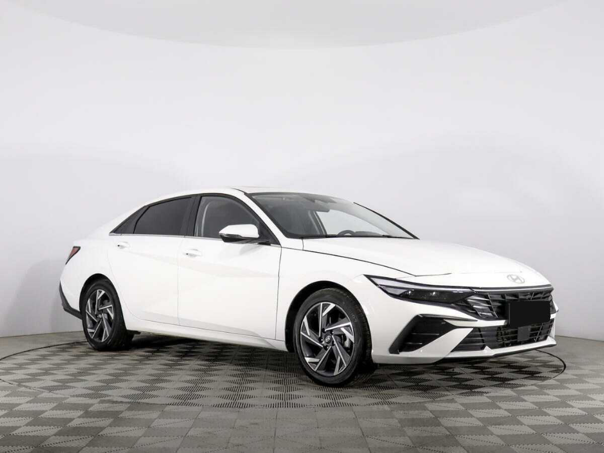 Hyundai Elantra 2024 года с пробегом. Фото: #2