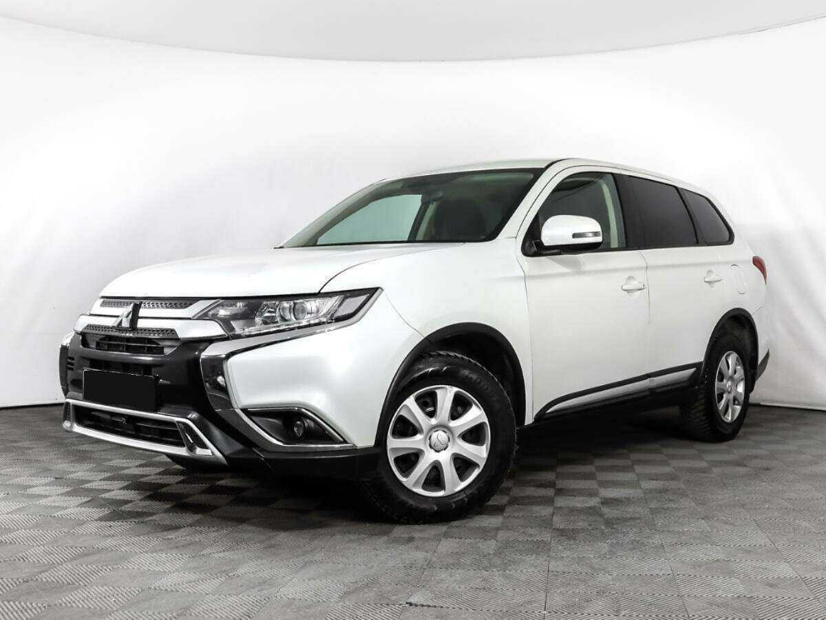 Mitsubishi Outlander 2018 года с пробегом. Посмотреть фото