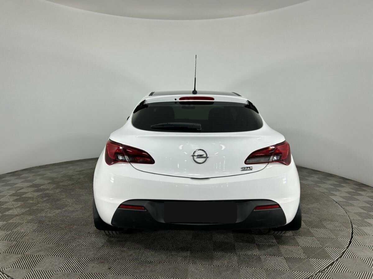 Opel Astra 2014 года с пробегом. Фото: #2