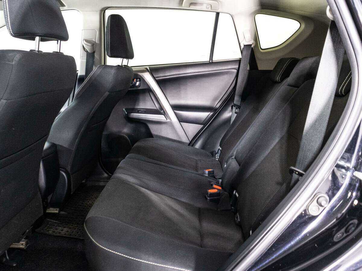 Toyota RAV4 2018 года с пробегом. Фото: #9