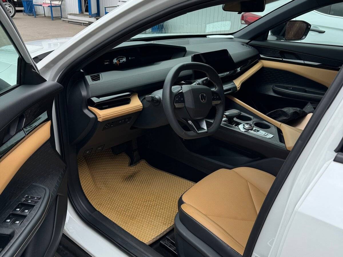 Changan UNI-V 2023 года с пробегом. Фото: #12