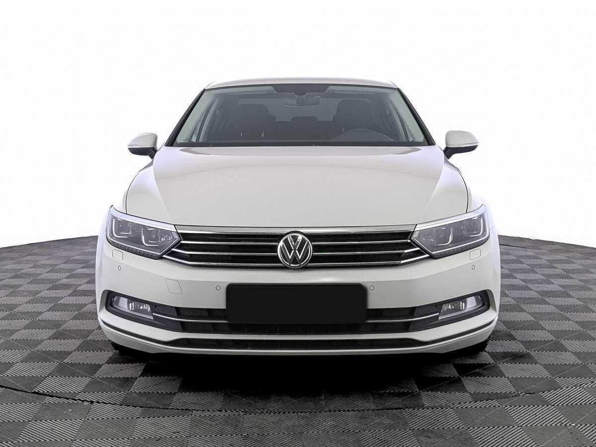 Volkswagen Passat 2019 года с пробегом. Фото: #1