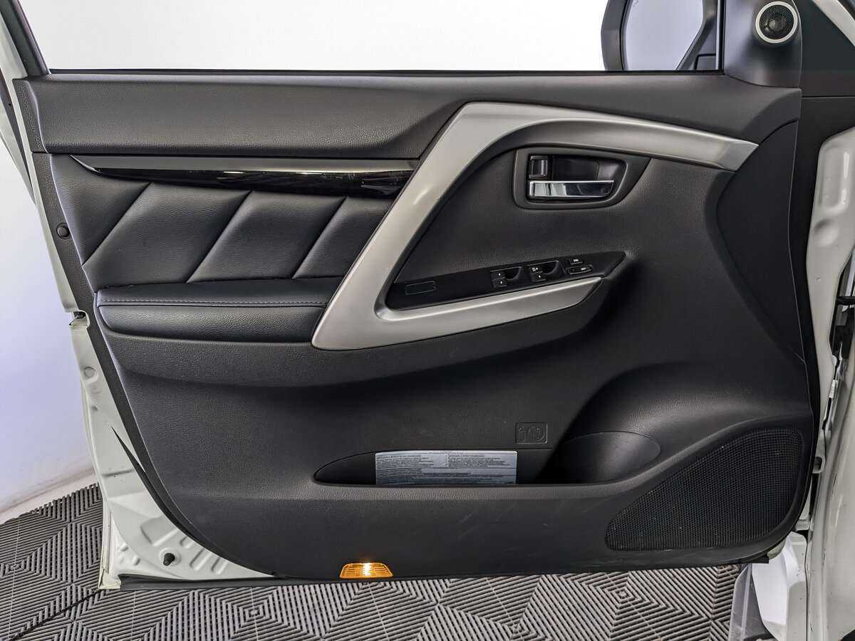 Mitsubishi Pajero Sport 2017 года с пробегом. Фото: #14