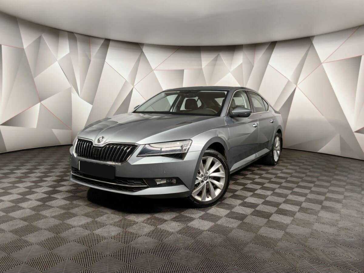 Skoda Superb 2017 года с пробегом. Посмотреть фото