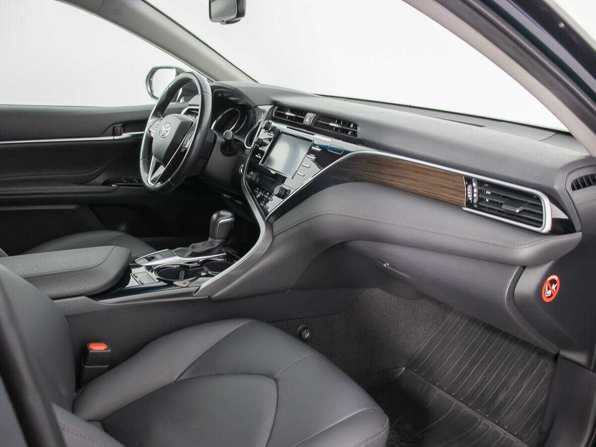 Toyota Camry 2018 года с пробегом. Фото: #8