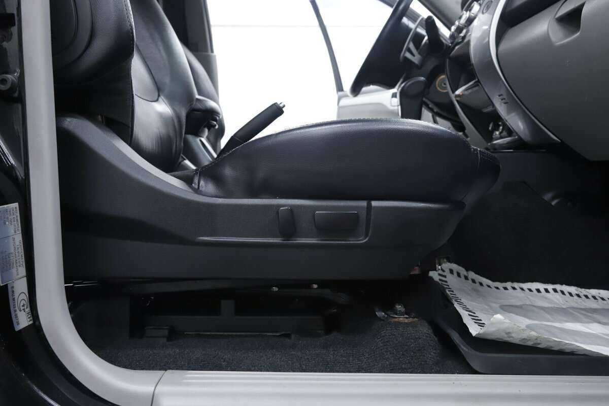 Mitsubishi Pajero Sport 2015 года с пробегом. Фото: #16