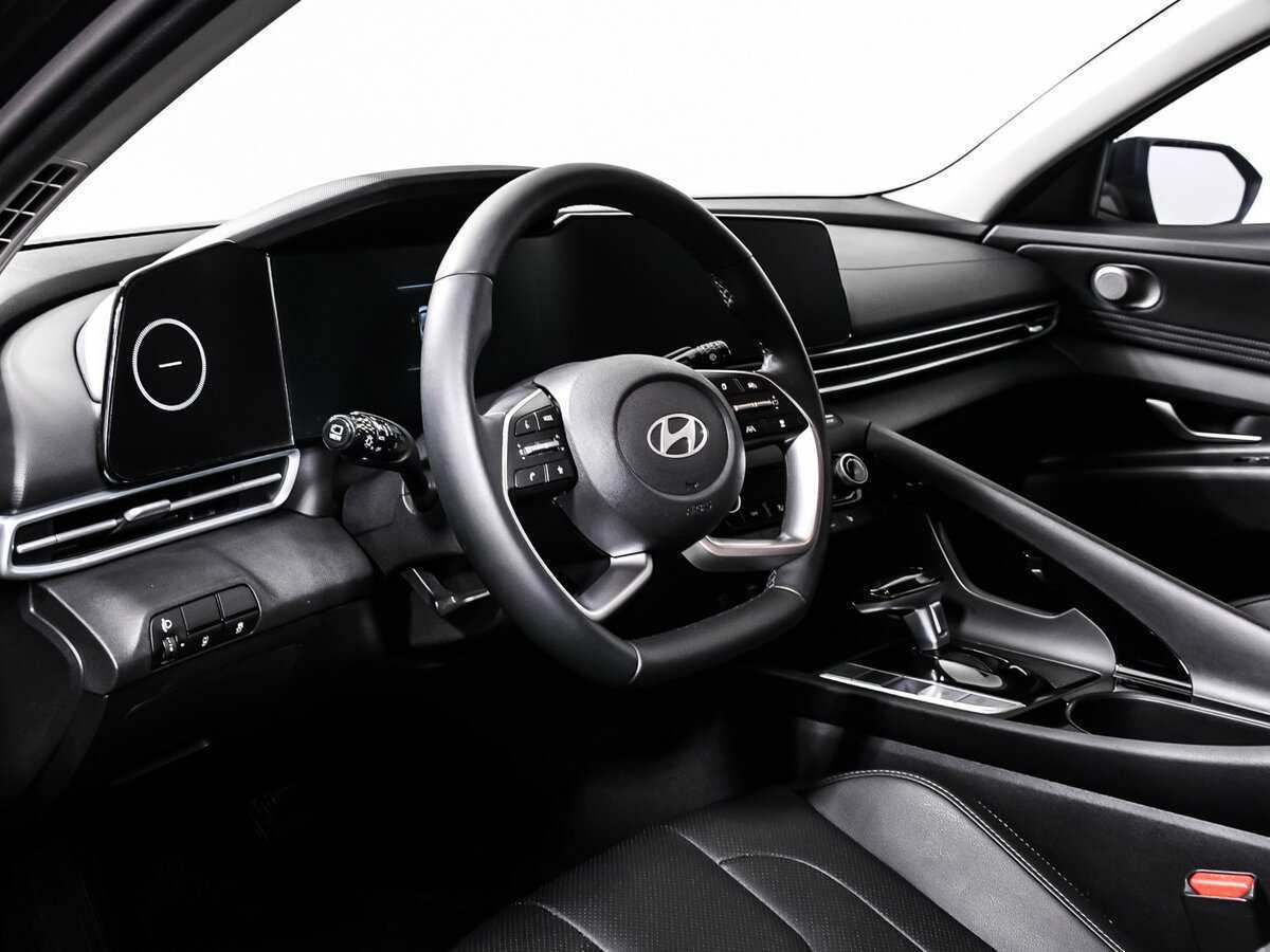 Hyundai Elantra 2024 года с пробегом. Фото: #11