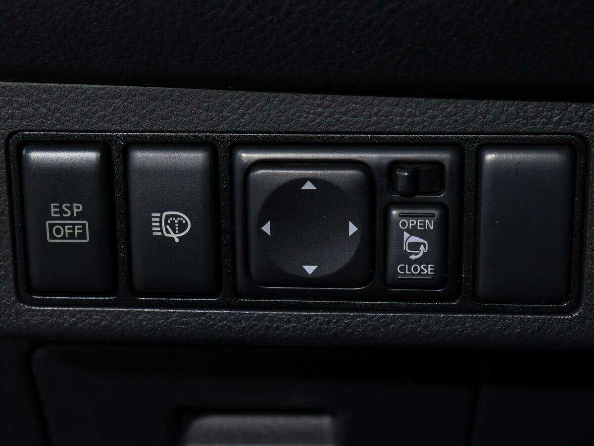 Nissan Tiida 2012 года с пробегом. Фото: #16