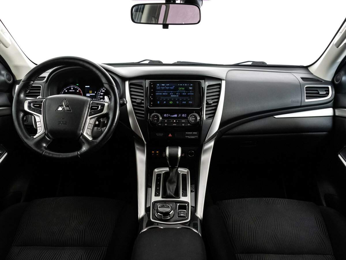 Mitsubishi Pajero Sport 2017 года с пробегом. Фото: #9