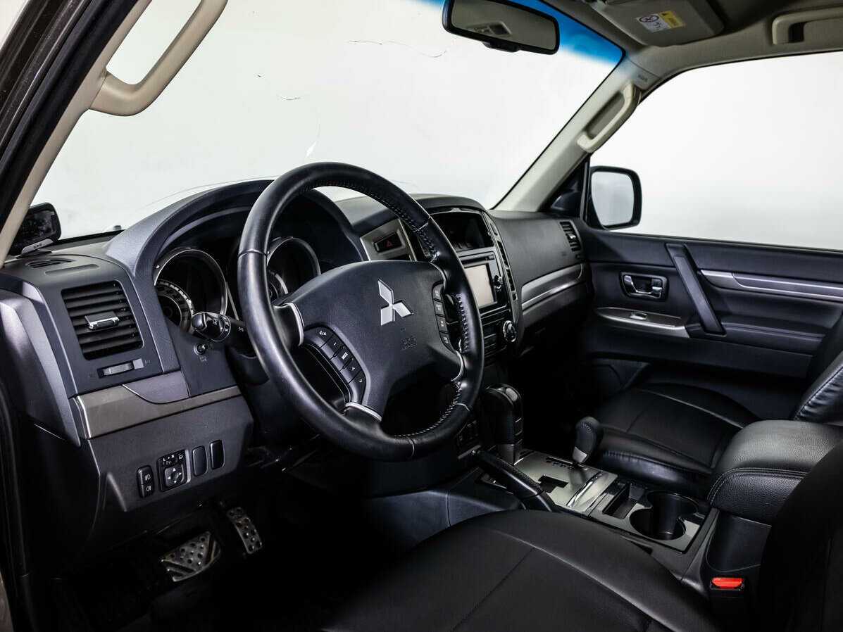 Mitsubishi Pajero 2015 года с пробегом. Фото: #9