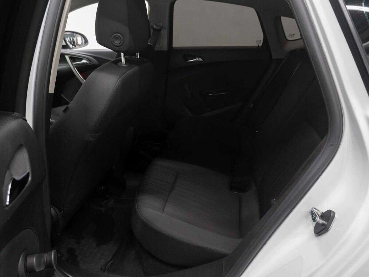 Opel Astra 2013 года с пробегом. Фото: #8