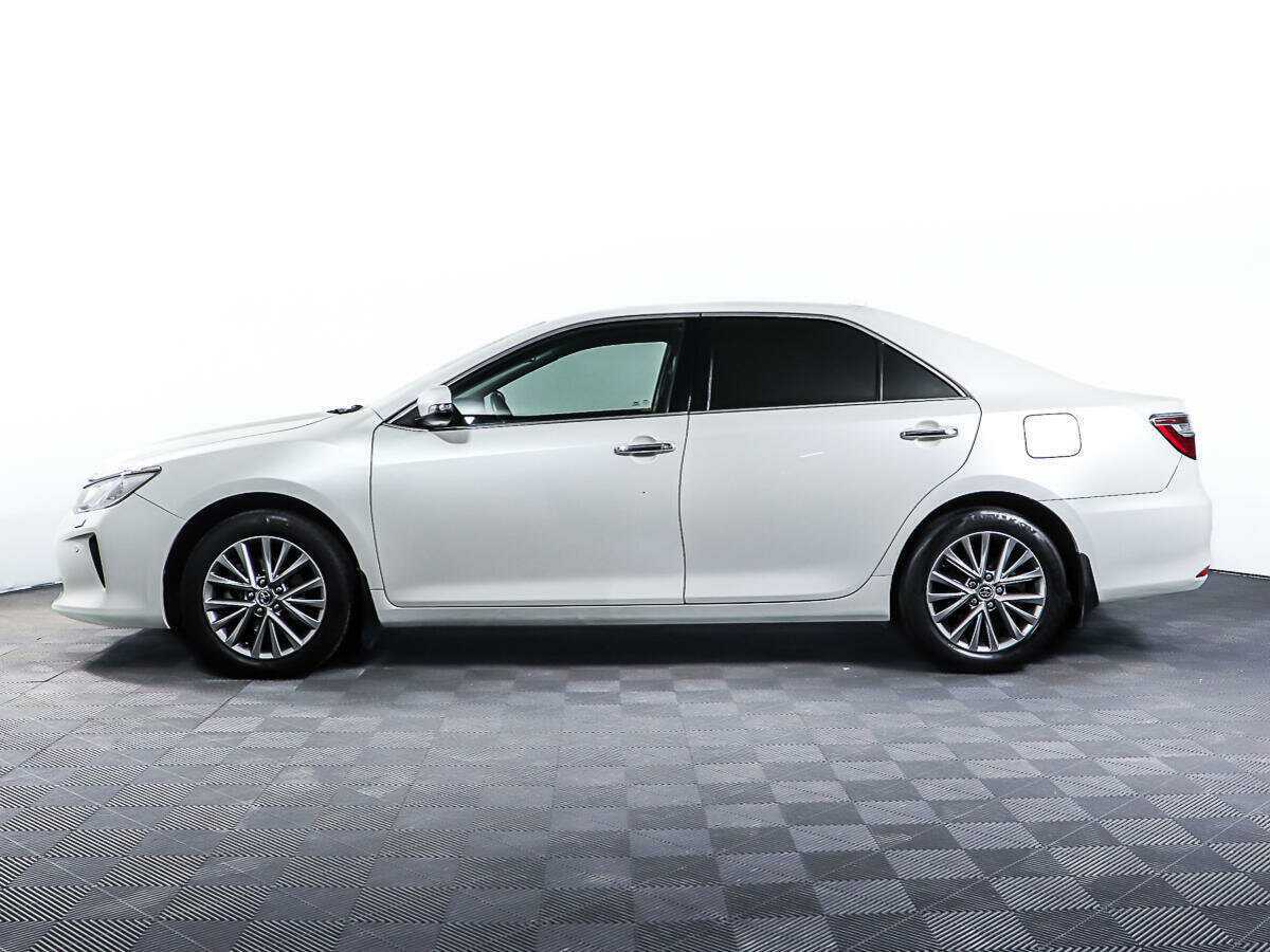 Toyota Camry 2017 года с пробегом. Фото: #2