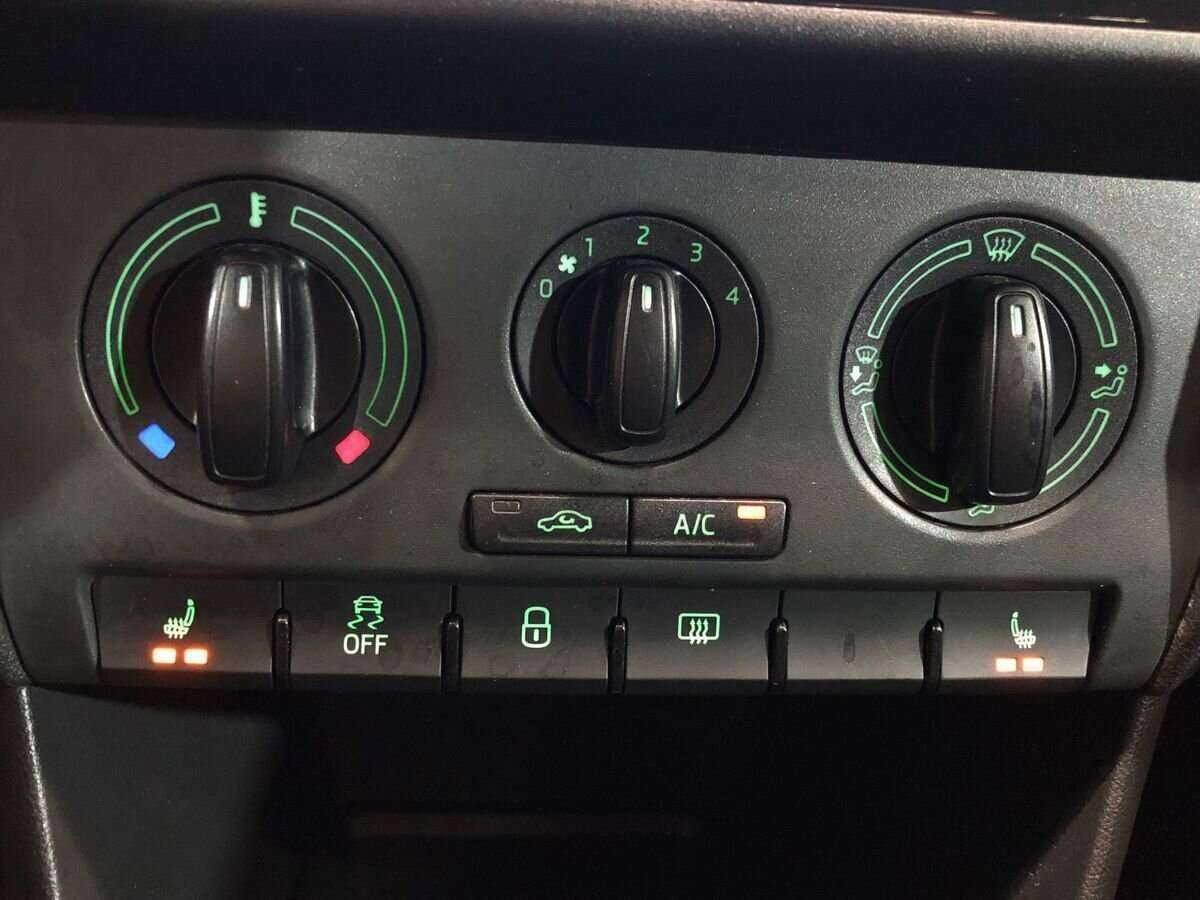 Skoda Rapid 2015 года с пробегом. Фото: #12