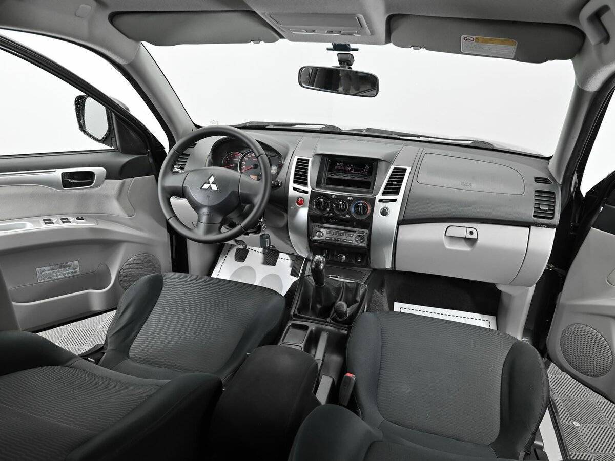 Mitsubishi Pajero Sport 2012 года с пробегом. Фото: #10