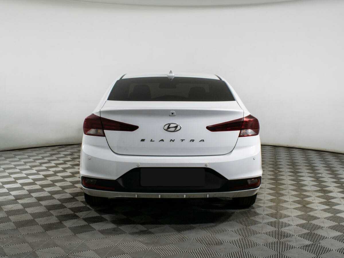 Hyundai Elantra 2019 года с пробегом. Фото: #5