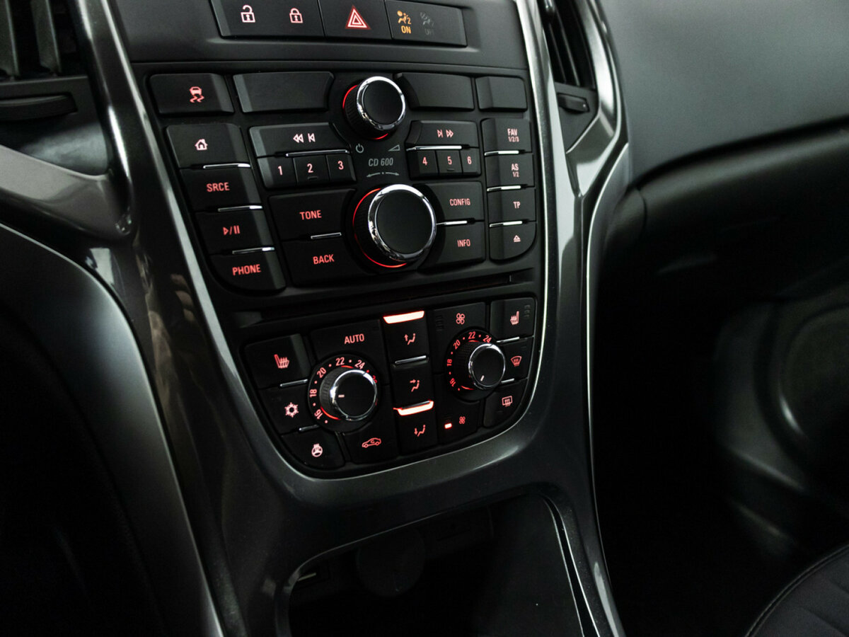 Opel Astra 2014 года с пробегом. Фото: #14