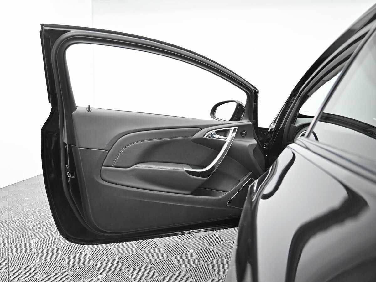 Opel Astra 2012 года с пробегом. Фото: #4