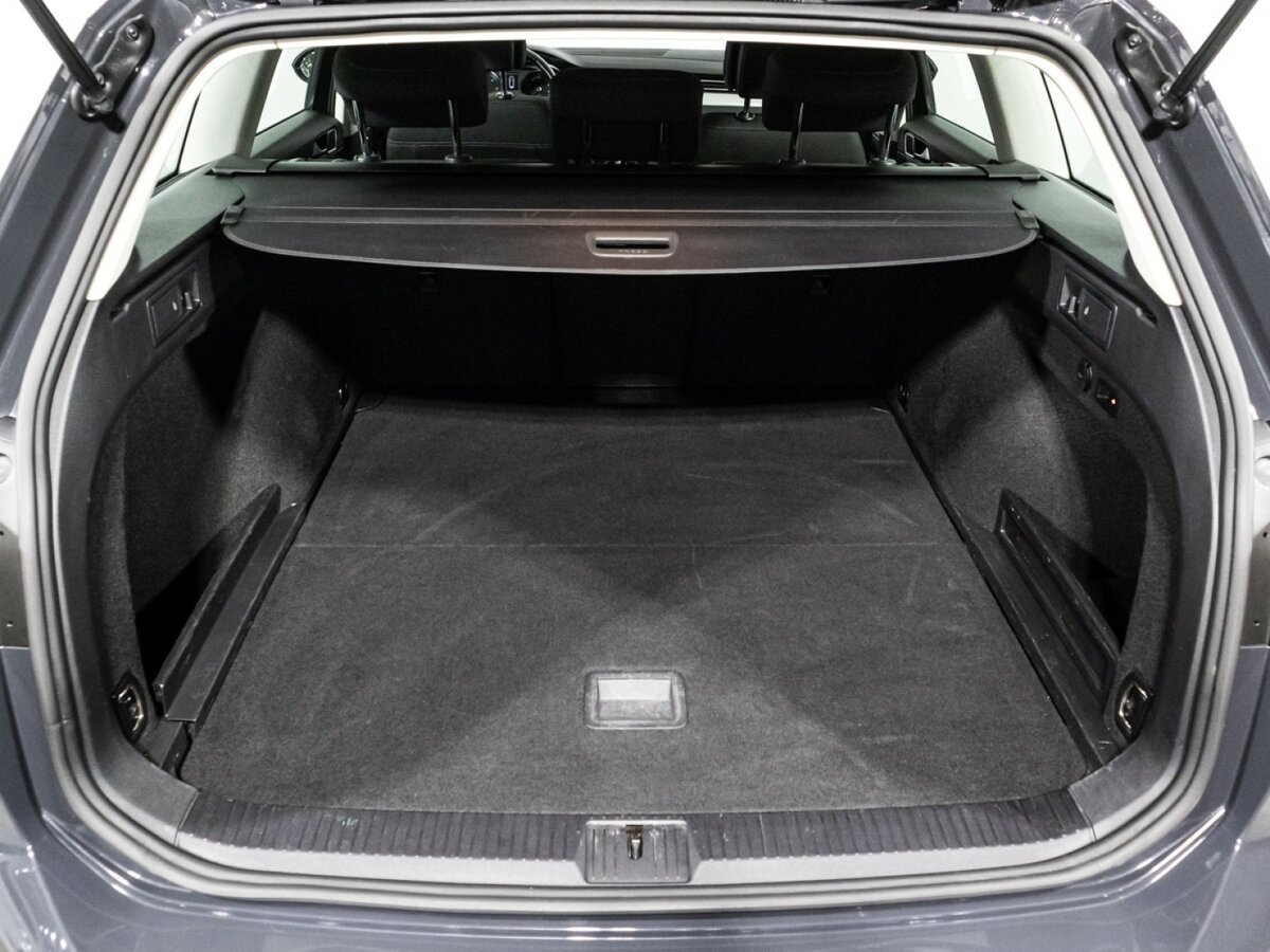 Volkswagen Passat 2019 года с пробегом. Фото: #18