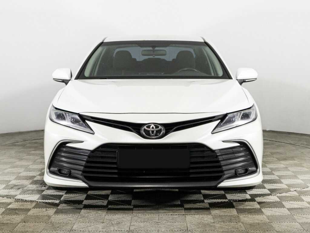 Toyota Camry 2021 года с пробегом. Фото: #1