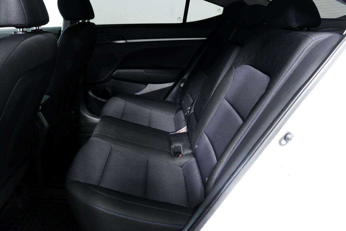 Hyundai Elantra 2018 года с пробегом. Фото: #11