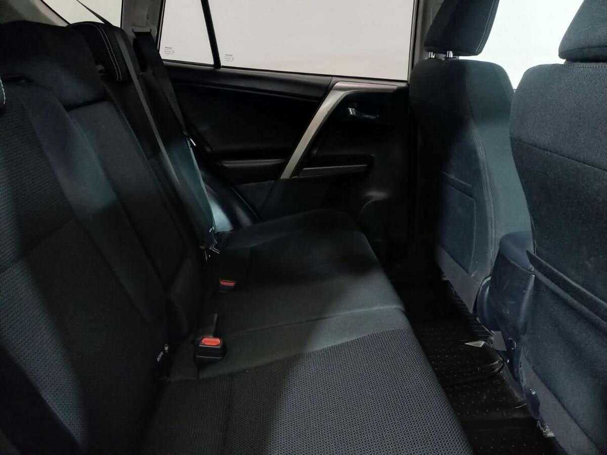 Toyota RAV4 2018 года с пробегом. Фото: #10