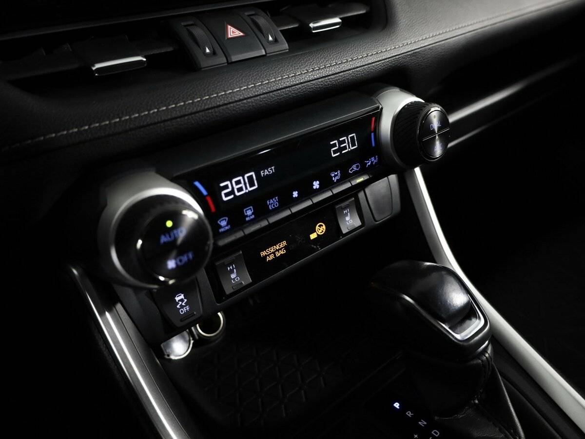 Toyota RAV4 2019 года с пробегом. Фото: #19