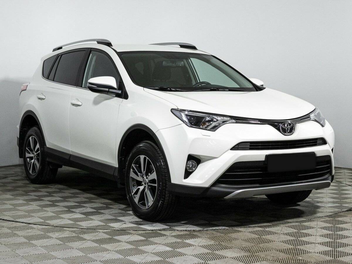 Toyota RAV4 2017 года с пробегом. Фото: #2