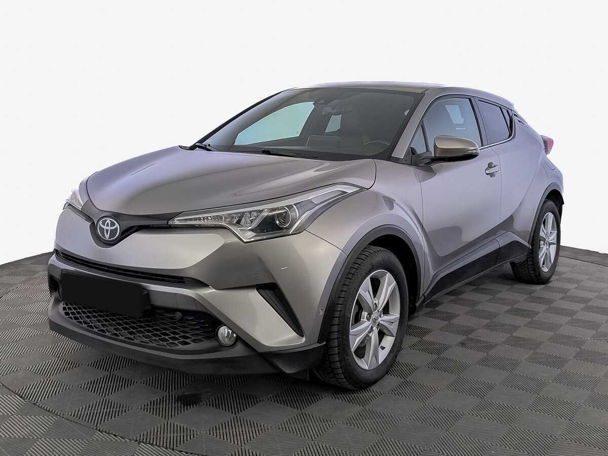 Toyota C-HR 2017 года с пробегом. Посмотреть фото