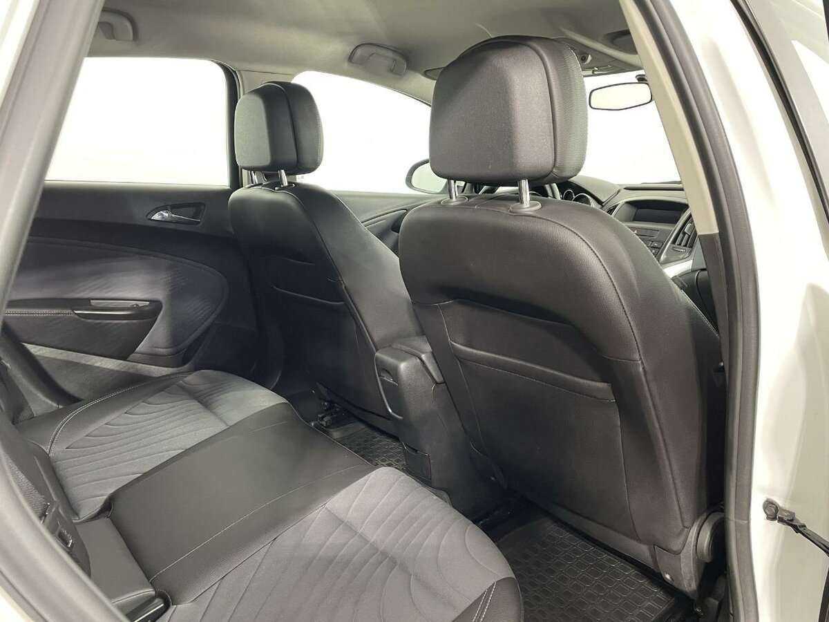 Opel Astra 2013 года с пробегом. Фото: #14