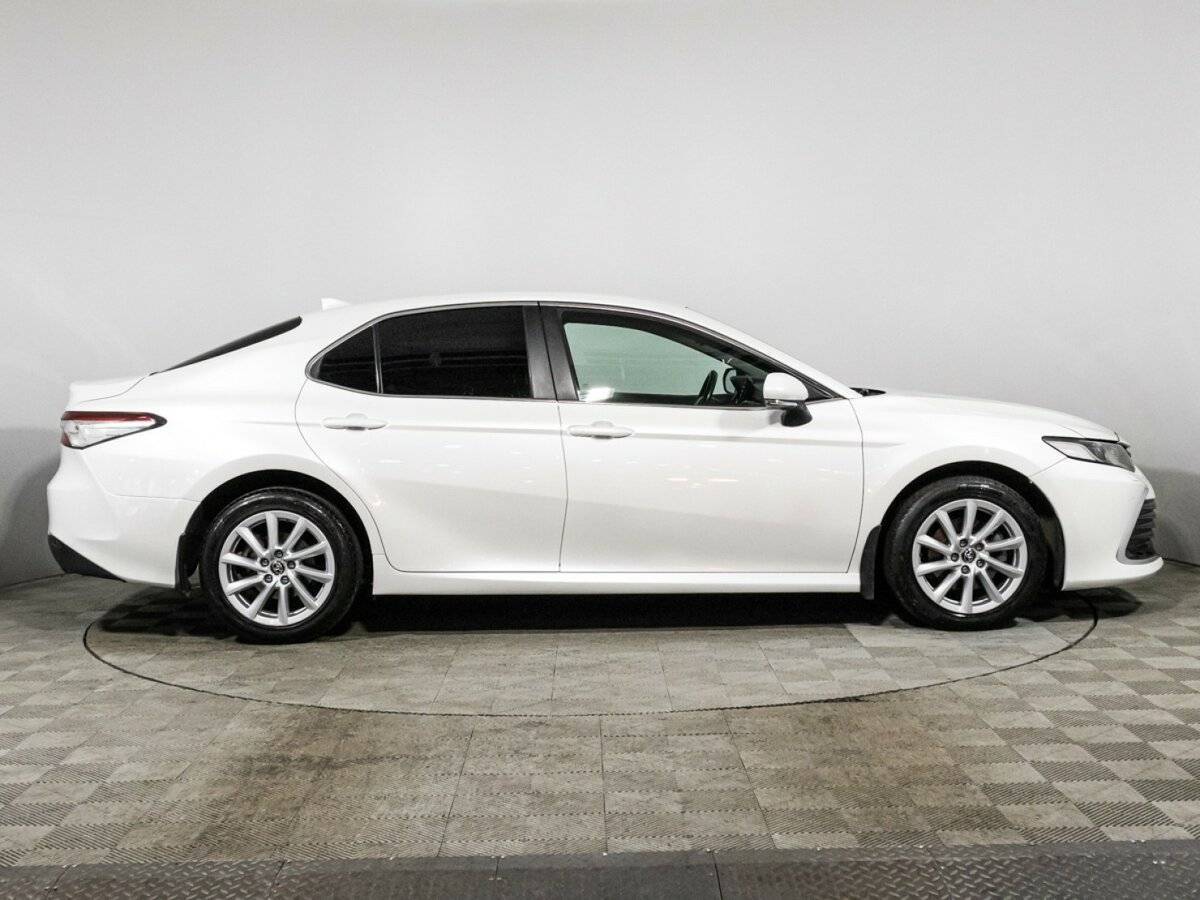 Toyota Camry 2021 года с пробегом. Фото: #3