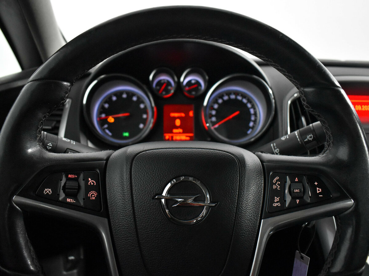 Opel Astra 2013 года с пробегом. Фото: #12