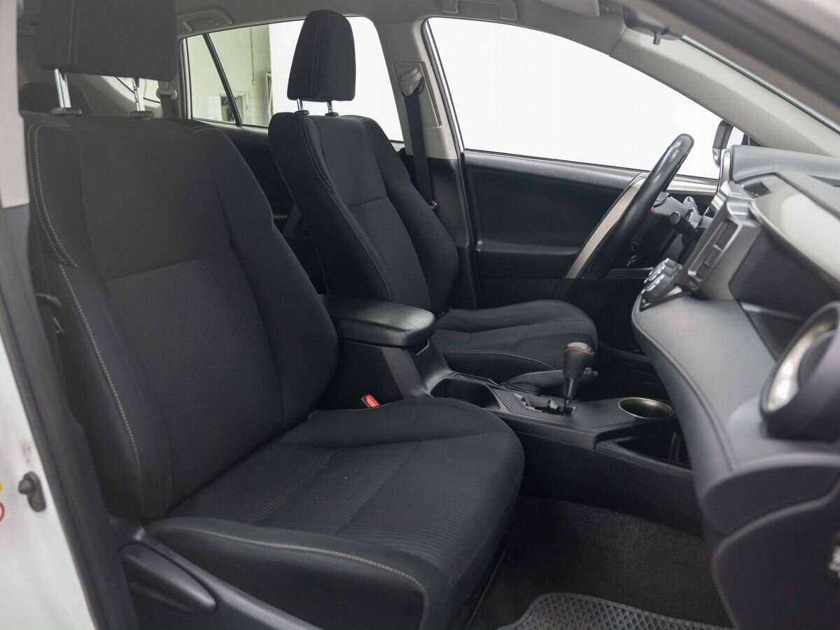 Toyota RAV4 2013 года с пробегом. Фото: #13