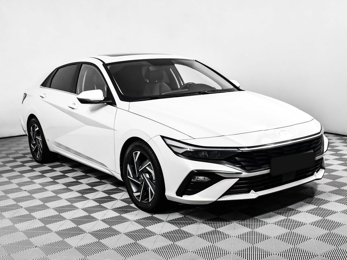 Hyundai Elantra 2023 года с пробегом. Фото: #2