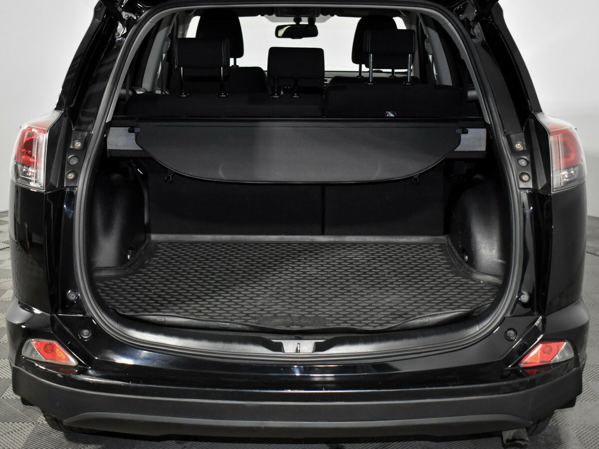 Toyota RAV4 2018 года с пробегом. Фото: #18