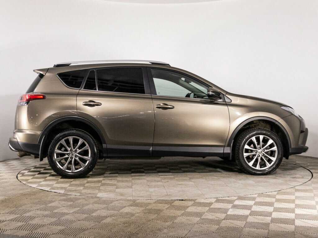 Toyota RAV4 2017 года с пробегом. Фото: #3