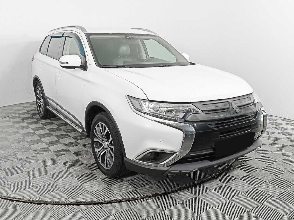 Mitsubishi Outlander 2018 года с пробегом. Фото: #2