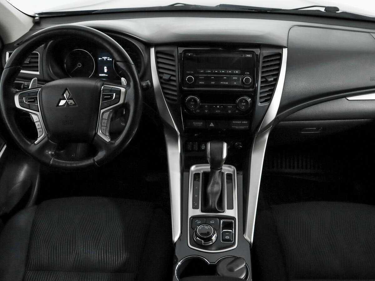 Mitsubishi Pajero Sport 2017 года с пробегом. Фото: #13