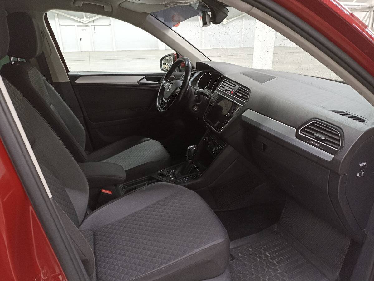 Volkswagen Tiguan 2018 года с пробегом. Фото: #10