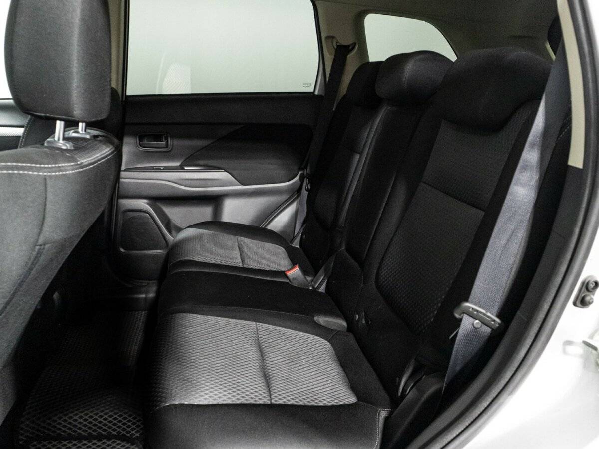 Mitsubishi Outlander 2017 года с пробегом. Фото: #9