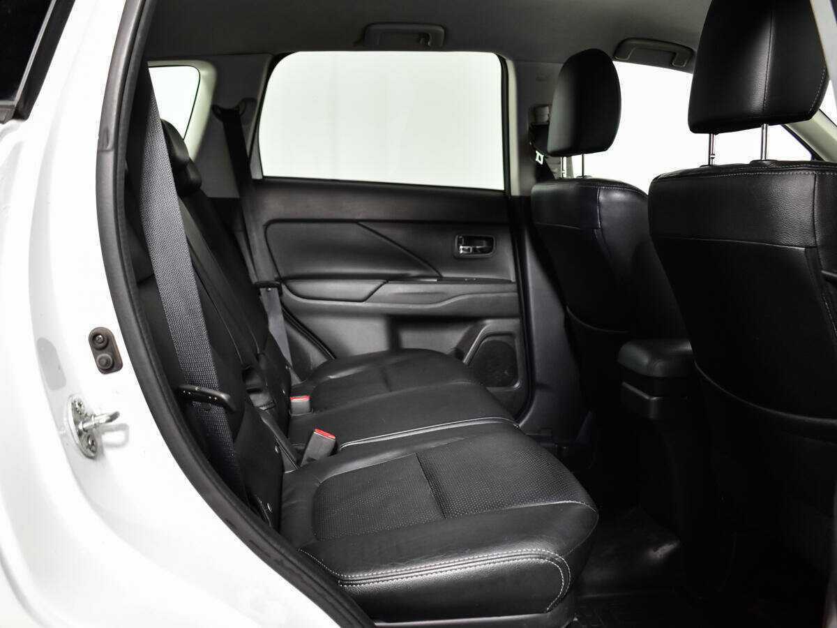 Mitsubishi Outlander 2015 года с пробегом. Фото: #9
