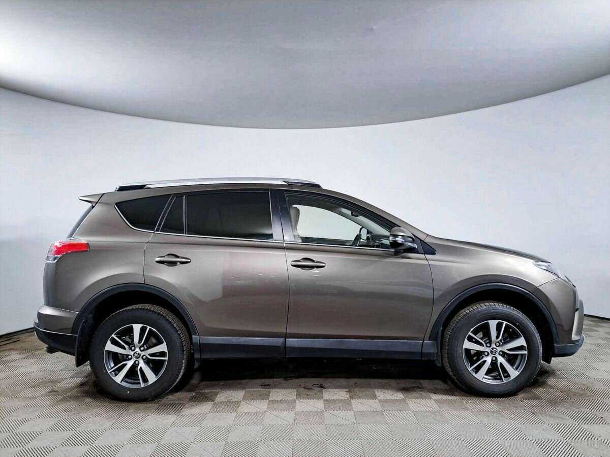 Toyota RAV4 2019 года с пробегом. Фото: #3